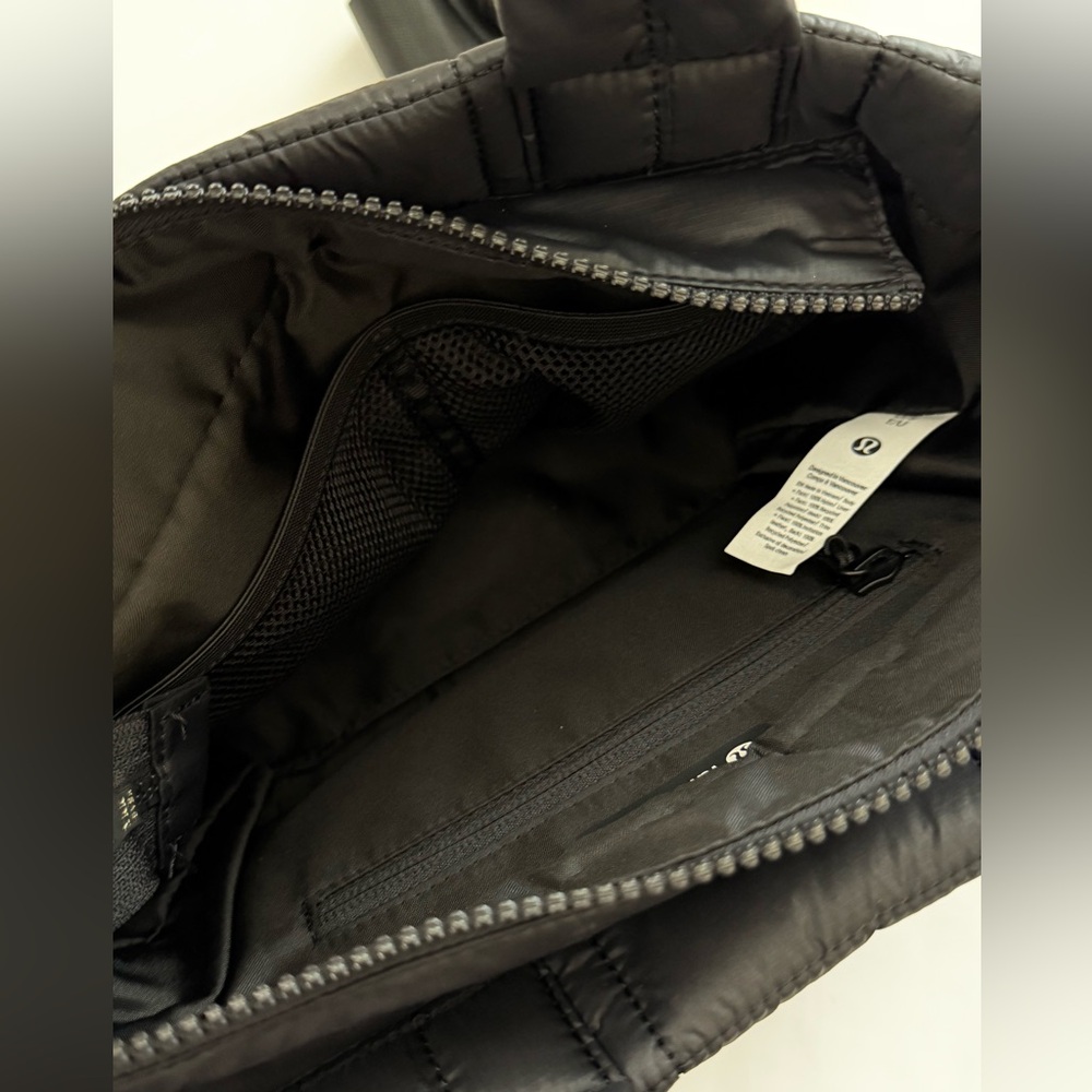 Lululemon Quilted Grid Small Tote, Black - Picture 9 of 16